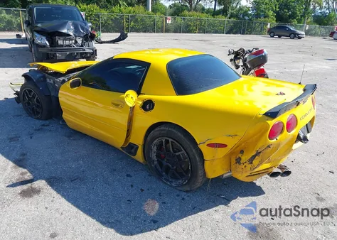 2004 Chevrolet Corvette Z06 Hardtop z USA, uszkodzony, nr VIN 1G1YY12SX45111348